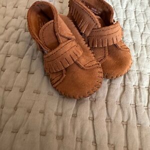 Minnetonka Tan Kids Moccasins